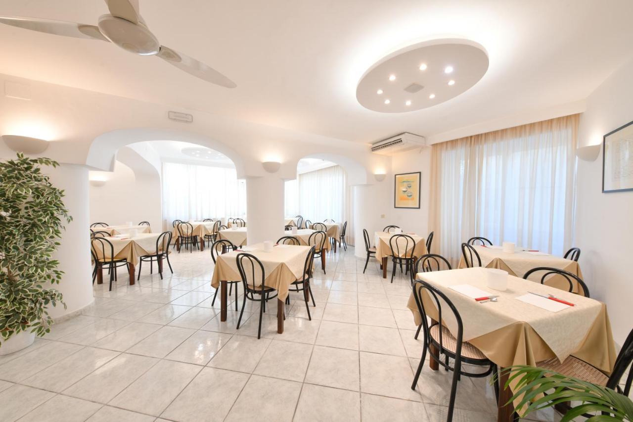 Hotel Noris Ίσκια Εξωτερικό φωτογραφία