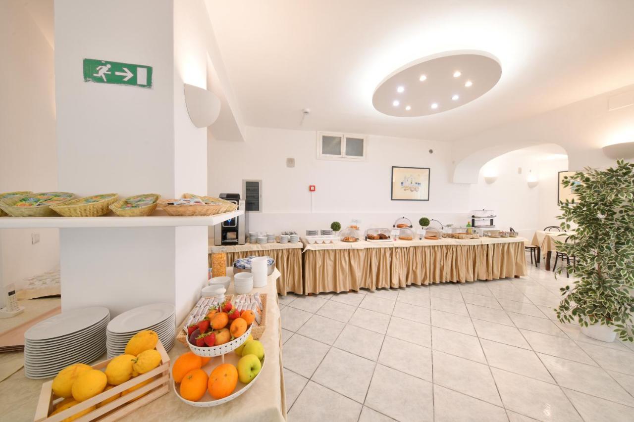 Hotel Noris Ίσκια Εξωτερικό φωτογραφία